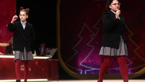 El 75.981, primer cuarto premio muy repartido