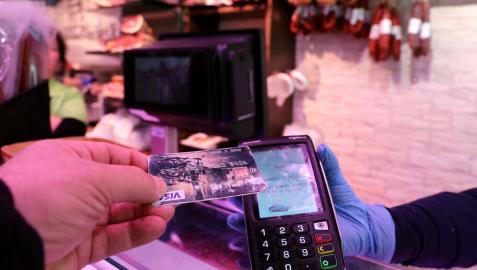 El uso del datáfono para el pago con tarjeta o móvil ha aumentado un 95% en los comercios por el coronavirus El uso del datáfono para el pago con tarjeta o móvil ha aumentado un 95% en los comercios por el coronavirus