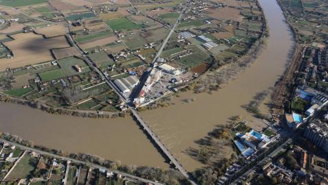 La rápida crecida del Ebro pone en alerta a Tudela y otras localidades de la Ribera
