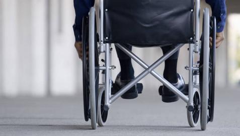 Muere una mujer en silla de ruedas arrollada por un camión en Barcelona