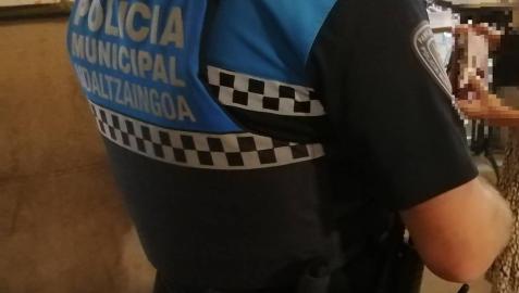 Policía Municipal ha intervenido en un bar de la zona de Yamaguchi que todavía tenía clientes en su interior a las 01:30 horas