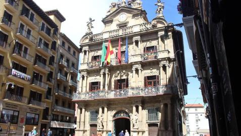 Fachada del Ayuntamiento de Pamplona.