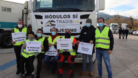 Transportistas navarros marcharon este sábado, 5 de diciembre, por las rondas de Pamplona para protestar contra las medidas del IRPF anunciadas por el Gobierno foral.
