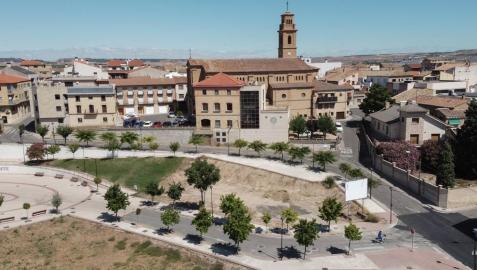 Vista aéra de Murchante, con la casa consistorial y la iglesia de Nuestra Señora de la Asunción al fondo.