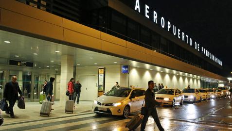 Sólo el 7% de los navarros está satisfecho con el aeropuerto de Noáin