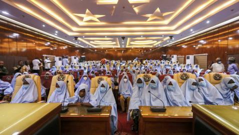 Imagen de las niñas tras su liberación, en Zamfara. Imagen de las niñas tras su liberación, en Zamfara.