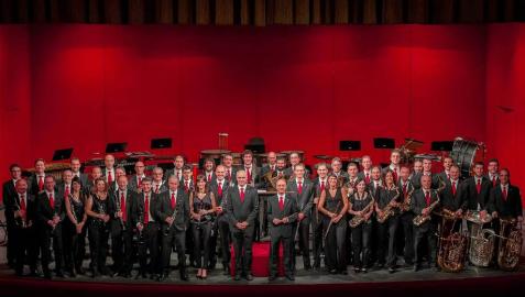 La Pamplonesa, al completo, en el escenario del Teatro Gayarre.