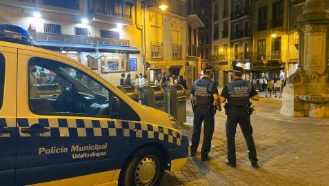 NAVARRA.-Policía Municipal de Pamplona realiza esta noche más de 60 denuncias, la mayoría por no llevar mascarilla o por botellón