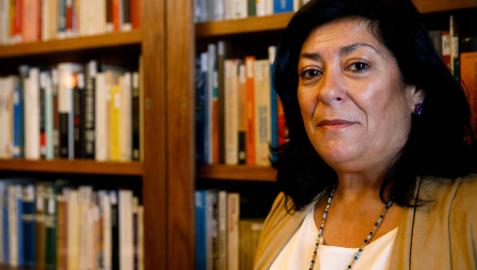 Almudena Grandes novela la crisis con 'Los besos en el pan'