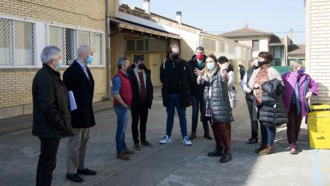 Carcastillo traslada a la comisión de Educación las necesidades del colegio
