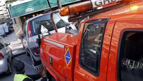 El destrozo que le causa la grúa en Pamplona llega a 343 euros