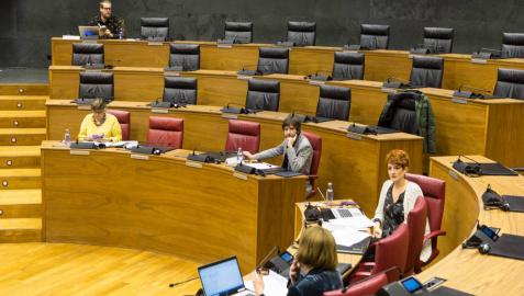 Reunión de la Mesa y Junta de Portavoces del Parlamento de Navarra en el salón de plenos el pasado 16 de marzo.