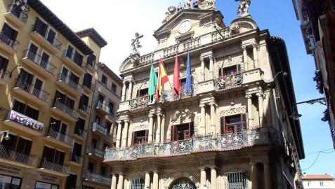 Fachada del Ayuntamiento de Pamplona.