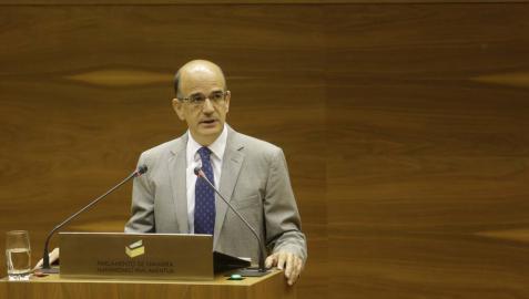 Vesarte entrega un retrato de Alberto Catalán para que no se haga con