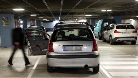 Un juez avala que se pueda multar en parkings de centros comerciales
