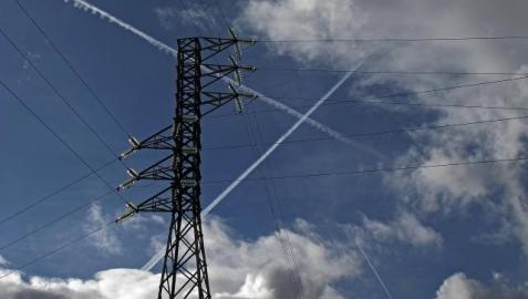 El Consorcio Turístico convoca un debate sobre la línea de alta tensión Una torre de alta tensión en el término de Viana. MONTXO A.G