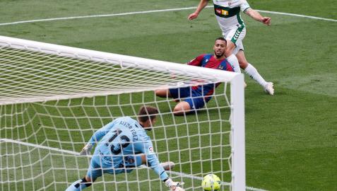 El Elche respira y el Levante sigue sin levantar cabeza