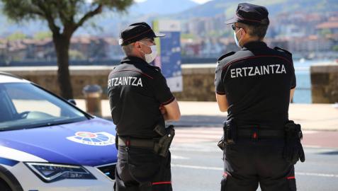 La Ertzaintza interviene en una reunión de 29 personas en una playa de Bizkaia