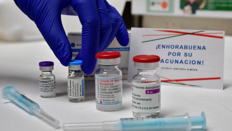 Sanidad planea enviar a América Latina dosis de Janssen y AstraZeneca
