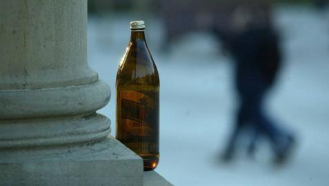Pamplona plantea regular el botellón