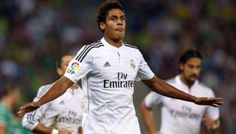 Varane celebra su segundo gol contra el Cornellà
