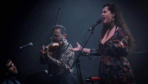 Silvia Pérez Cruz y su banda durante el concierto en el Auditorio Baluarte de Pamplona el pasado 3 de enero.