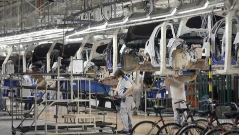 Tras seis semanas de parón, la producción de coches retornó este 27 de abril a Landaben.