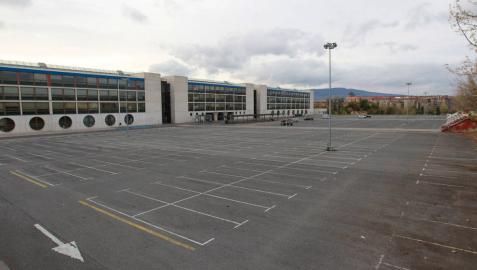 El aparcamiento del aulario de la UPNA, cerrado este miércoles.