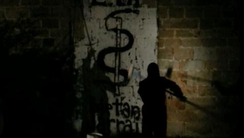 Comienzan a eliminar las pintadas de exaltación del terrorismo