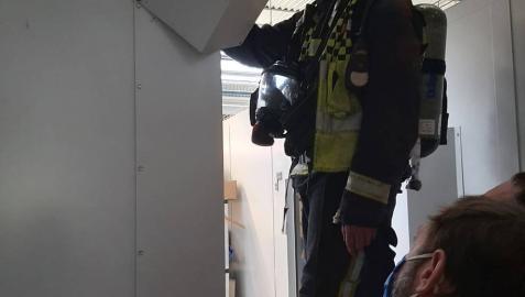 Dos atendidos por humo en una empresa de Puente la Reina