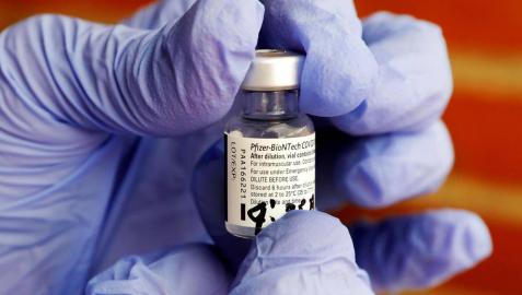 Bruselas confirma el pacto con BioNTech-Pfizer para comprar hasta 1.800 millones de dosis para la UE