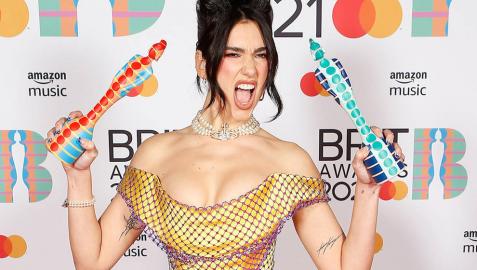 Dua Lipa, triunfadora absoluta de la colorida fiesta de los premios Brit Dua Lipa, triunfadora absoluta de la colorida fiesta de los premios Brit