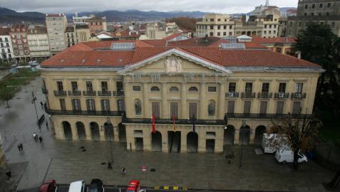 Palacio de Navarra, sede del Gobierno Foral, desde la altura del Paseo de Sarasate