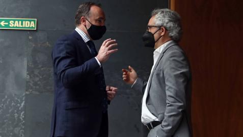 Esparza (UPN) y Pérez-Nievas (Ciudadanos), en el Parlamento.
