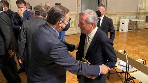 Moneo recibe