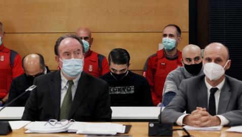 Peticiones de defensa y acusación en el inicio del juicio por el triple crimen de Cáseda