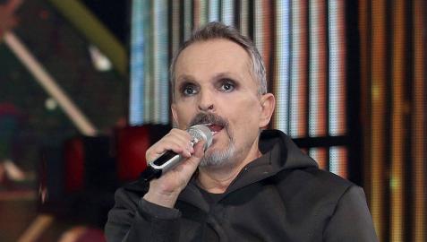 Miguel Bosé causa preocupación tras su aparición en programa de talentos mexicano.