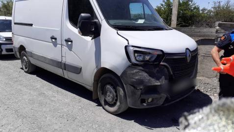 Un herido en un accidente entre una furgoneta y un tractor