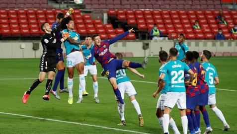 Imágenes del choque entre rojillos y culés correspondiente a la Jornada 37 de LaLiga Santander disputado en el Camp Nou.