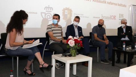Belén Galindo, el presidente de la Mancomunidad de Sakana, David Oroz; el director de empresa de Laboral Kutxa, Pello Bayona; el administrador de Ramos Industrial, Patxi Leiza; y el gerente de Sunsundegui, José Ignacio Murillo. Belén Galindo, el presidente de la Mancomunidad de Sakana, David Oroz; el director de empresa de Laboral Kutxa, Pello Bayona; el administrador de Ramos Industrial, Patxi Leiza; y el gerente de Sunsundegui, José Ignacio Murillo.