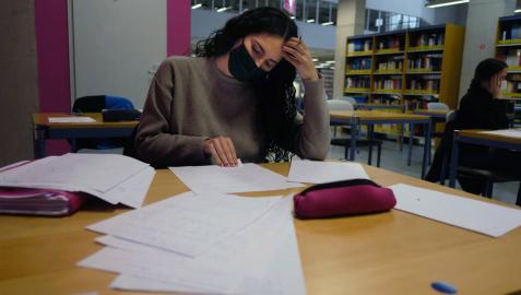 Hablan los jóvenes: ¿Cómo se encuentran de ánimo y qué les preocupa a los universitarios?