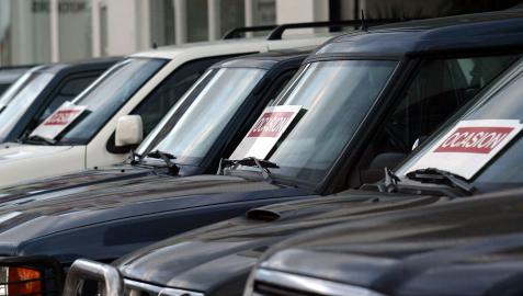 Coches de segunda mano, expuestos para su venta.