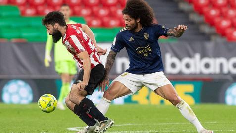Aridane, con Villalibre, en el partido de San Mamés.