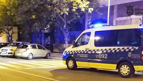 Imagen de un coche patrulla de Policía Municipal en el lugar de los hechos.