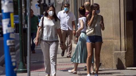 España se ha quitado la mascarilla (solo en exteriores) hace unas horas y la sensación general oscila entre el alivio y la euforia, pero los especialistas y la situación de otros países invitan más bien a la prudencia.