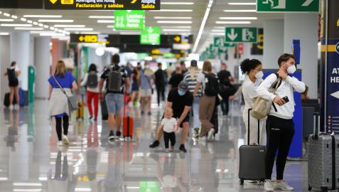 Turistas en el aeropuerto de Mallorca