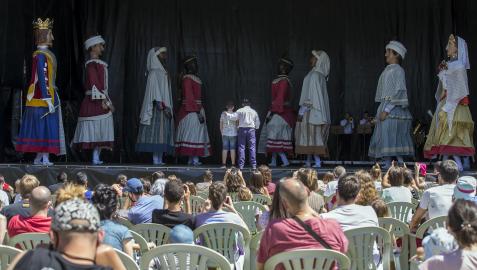 La Comparsa de Gigantes y Cabezudos de Pamplona, en la Ciudadela
