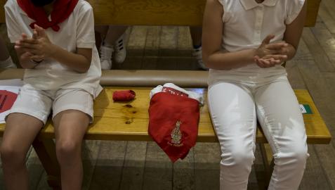 En la Misa de la Escalera del 6 de junio, el pañuelo, con la imagen del santo, estuvo a buen recaudo entre menores. En la Misa de la Escalera del 6 de junio, el pañuelo, con la imagen del santo, estuvo a buen recaudo entre menores.