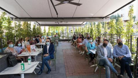 Imagen del evento de inauguración del restaurante Cookarte de Tudela, en su nueva terraza