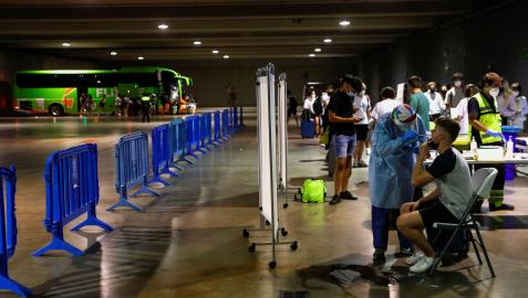 Jóvenes regresados de Salou se hacen pruebas PCR en Forem
